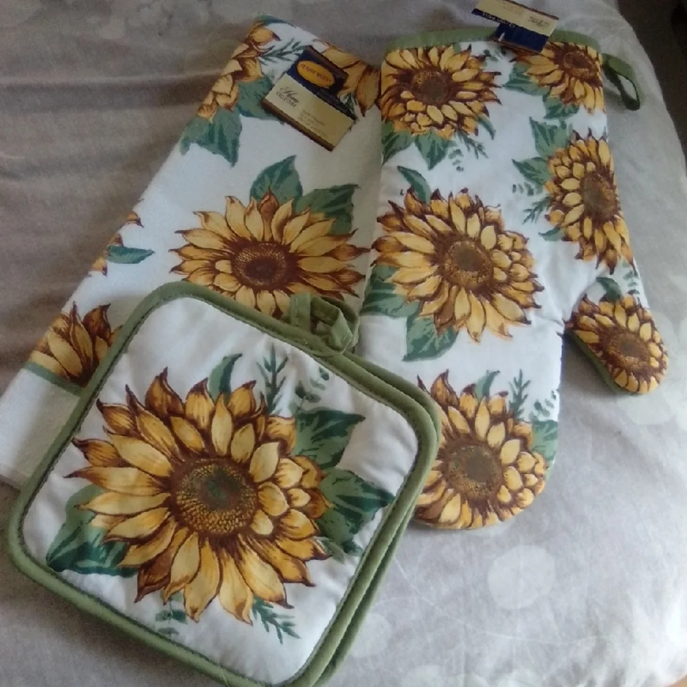 Sunflower Kitchen Set - Oven Mitt, Pot Holder, and Towel